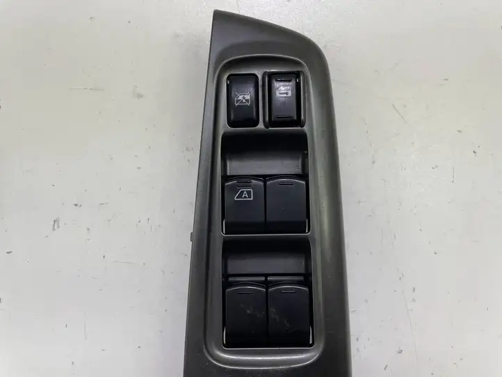 Subaru Impreza III (2008 - 2012) Кнопка стеклоподъемников — фото 4