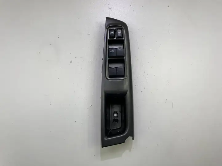 Subaru Impreza III (2008 - 2012) Кнопка стеклоподъемников — фото 5