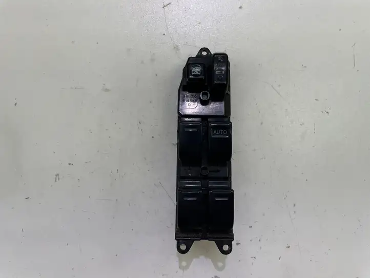 Toyota Prius (XW20) (2003 - 2009) 8482047012 Блок кнопок стеклоподъемников — фото 1