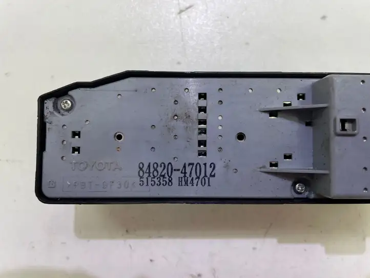 Toyota Prius (XW20) (2003 - 2009) 8482047012 Блок кнопок стеклоподъемников — фото 3