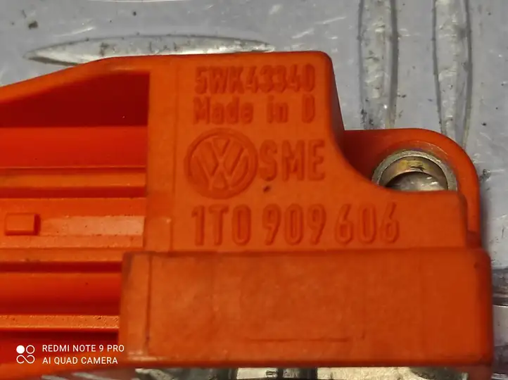 Volkswagen Touran I (2003 - 2010) 1T0909606 Датчик удара SRS — фото 4