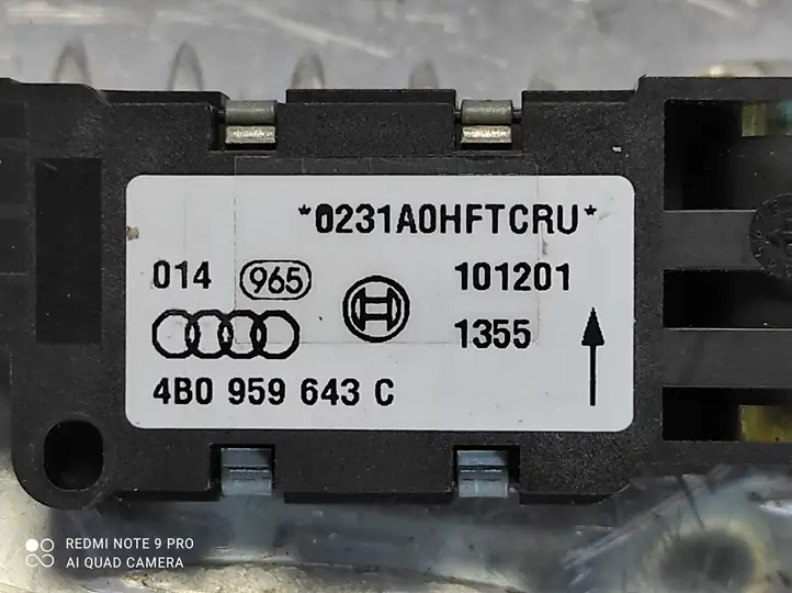 Audi A6 S6 C5 4B (1997 - 2001) 4B0959643C Датчик удара SRS — фото 1
