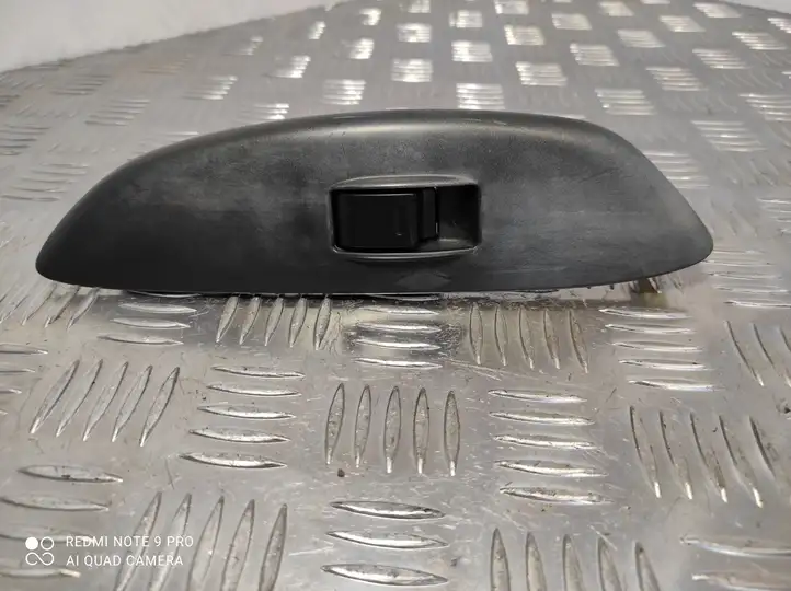 Toyota Yaris (1999 - 2003) Блок кнопок стеклоподъемников — фото 1