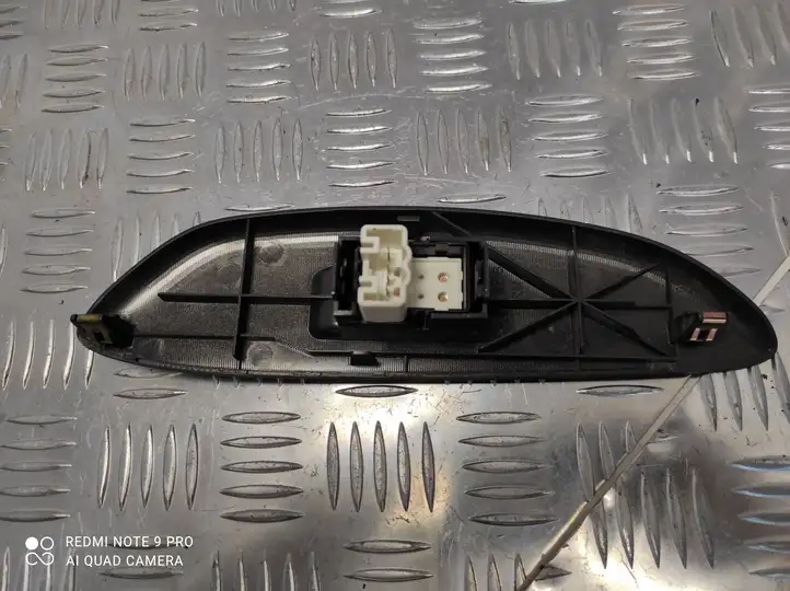 Toyota Yaris (1999 - 2003) Блок кнопок стеклоподъемников — фото 4