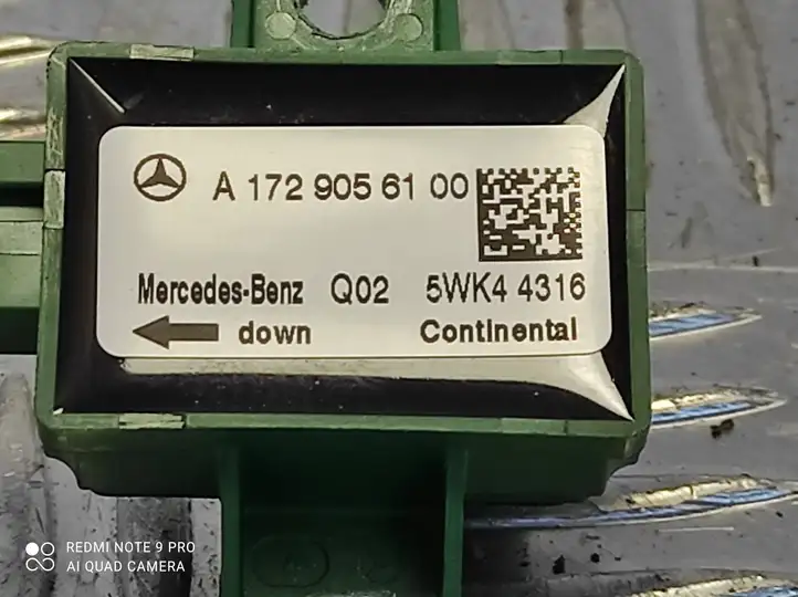 Mercedes-Benz C W204 (2007 - 2014) A1729056100 Датчик удара SRS — фото 3