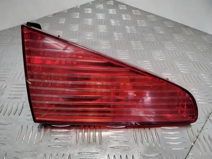 Peugeot 607 (2000 - 2004) 2453 Задний фонарь в крышке багажника — фото 1