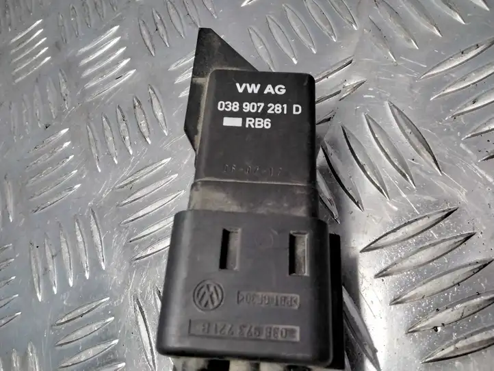 Volkswagen PASSAT B6 (2005 - 2010) 0281003038 Реле накала свечей — фото 4