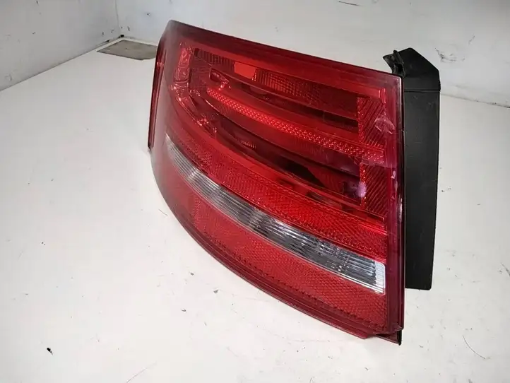 Audi A4 S4 B8 8K (2007 - 2011) 219701 Задний фонарь в кузове — фото 6