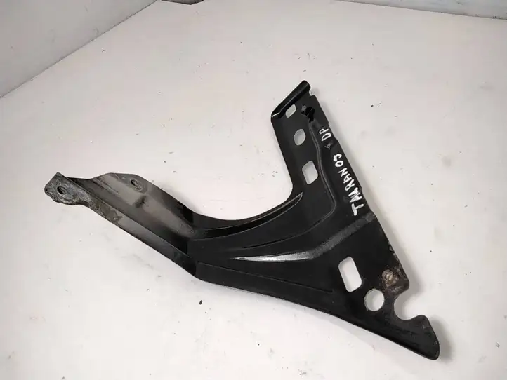 Volkswagen Touran I (2003 - 2010) 1T0821136 Крепление крыла — фото 1
