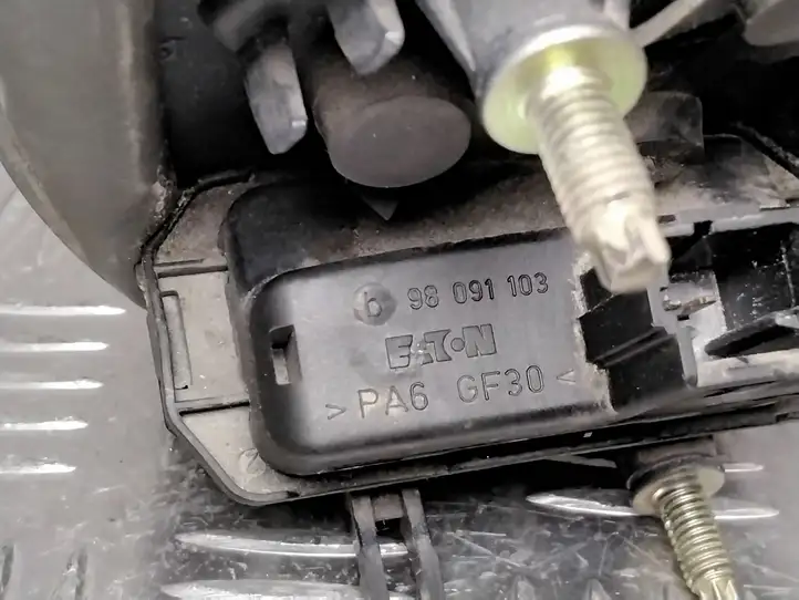 Renault Laguna II (2001 - 2005) 98091103 Кнопка закрытия крышки багажника — фото 4