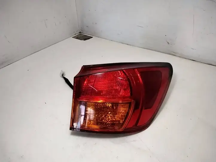 Lexus IS 220D-250-350 (2005 - 2010) Задний фонарь в кузове — фото 3