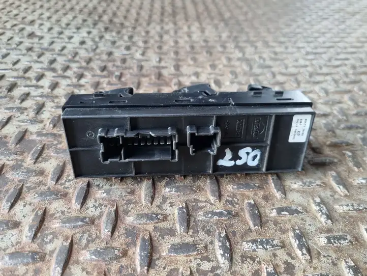 Nissan Juke I F15 (2010 - 2018) 254011KK5E Блок кнопок стеклоподъемников — фото 4