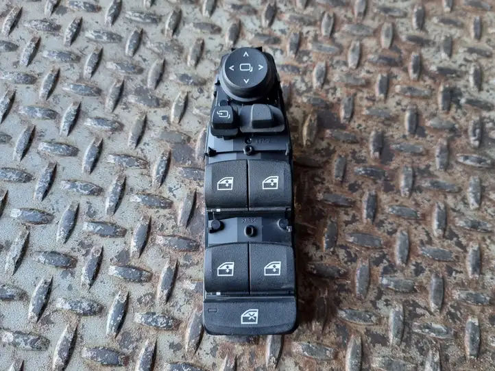 BMW 3 G20 G21 (2019 - ) 7948784 Кнопка стеклоподъемников — фото 1