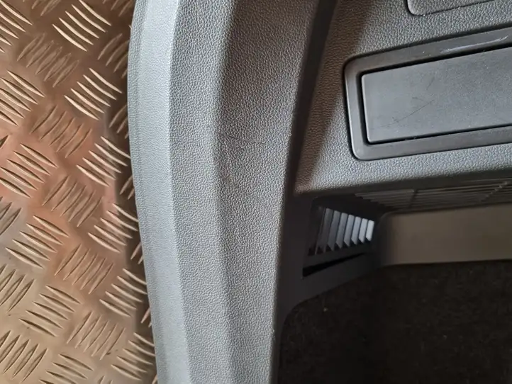 Volkswagen Tiguan Allspace (2017 - ) 5NN867035 Боковая обшивка багажника — фото 3