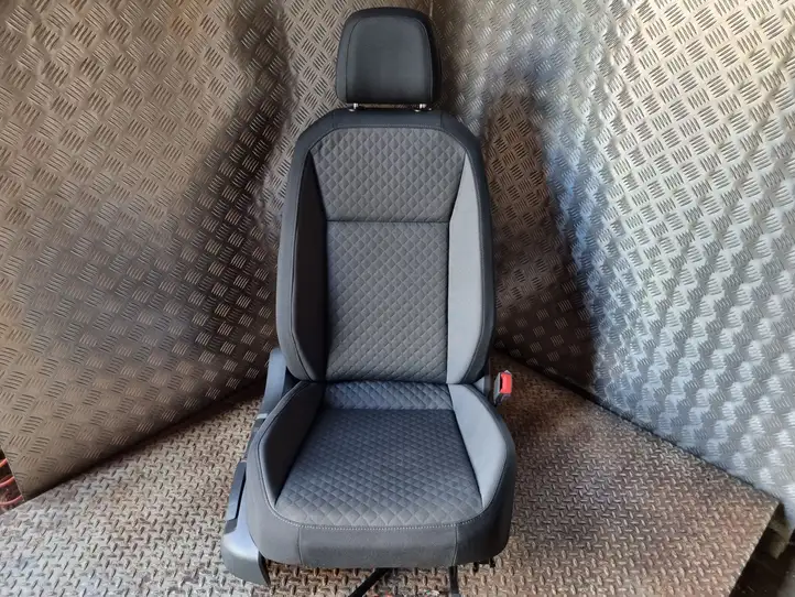 Volkswagen Tiguan Allspace (2017 - ) Переднее сиденье пассажира — фото 1