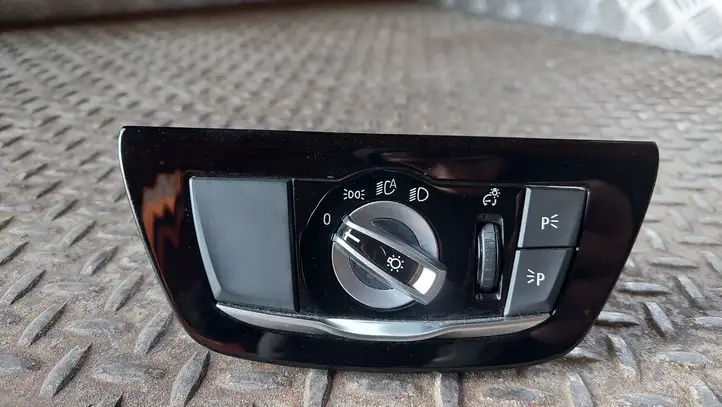 BMW 5 G30 G31 (2016 - ) 9493731 Включатель фонарей — фото 4