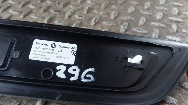 BMW 5 G30 G31 (2016 - ) 7407016 Внутренняя отделка заднего порога — фото 4