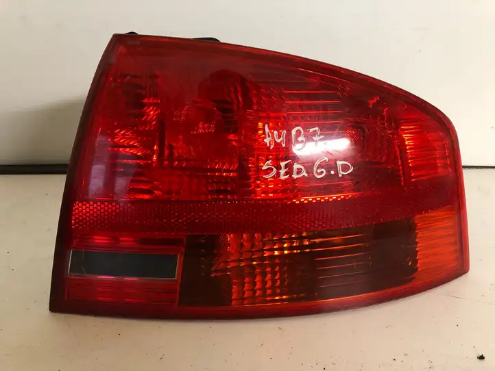 Audi A4 S4 B7 8E 8H (2004 - 2009) 965037028127 Задний фонарь в кузове — фото 1