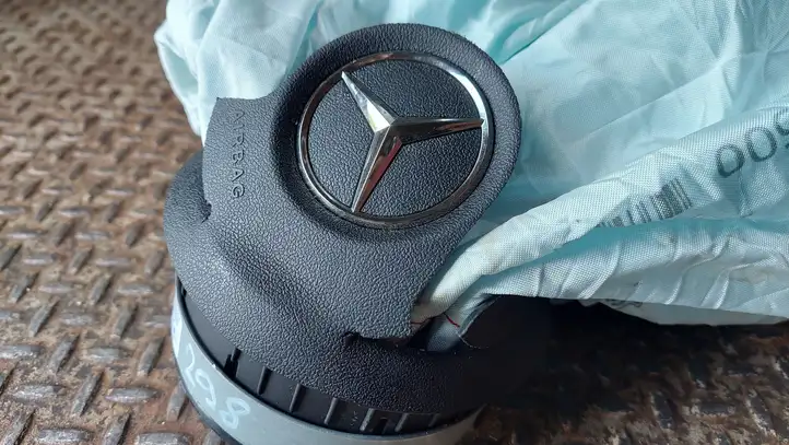 Mercedes-Benz A W177 (2018 - ) A0008606601 Подушка безопасности руля — фото 3