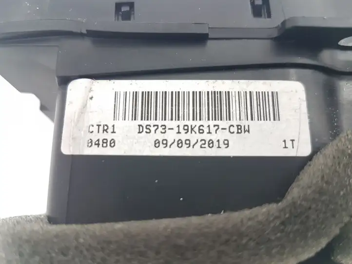 Ford Fusion II (2013 - ) DS7319K617CBW Центральный воздушный дефлектор — фото 4
