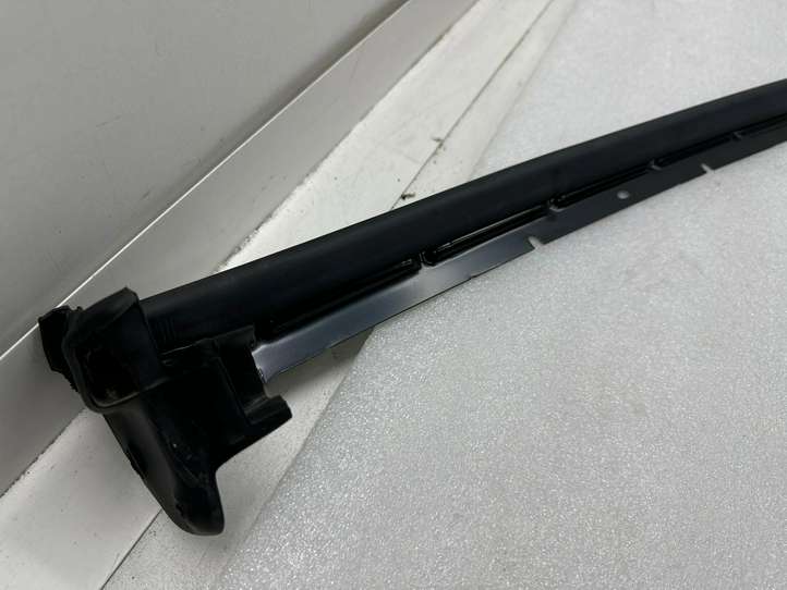 Tesla Model X (2021 - )  107207990I Уплотнительная резина на задних дверях