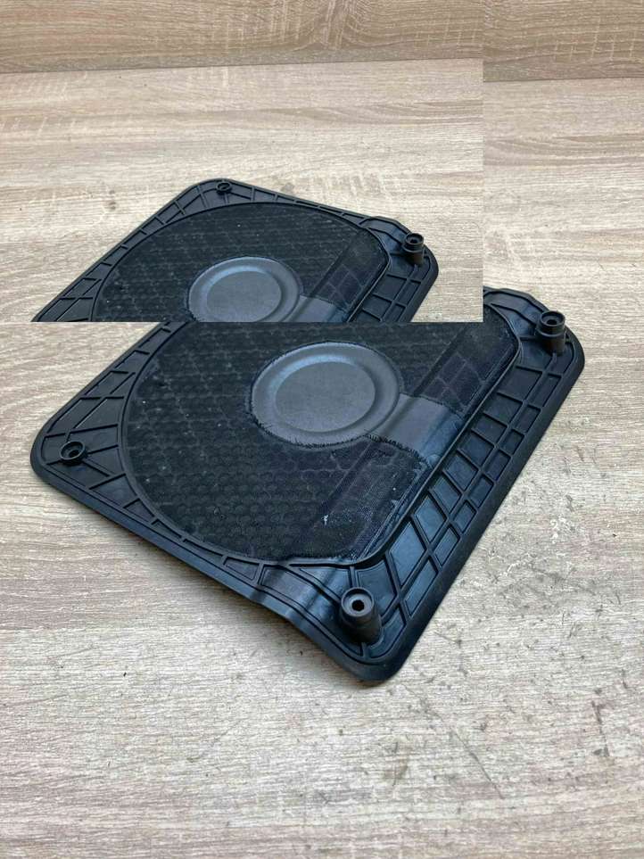 BMW 3 F30 F35 F31 (2012 - 2018)  9227819 Сабвуферная решетка