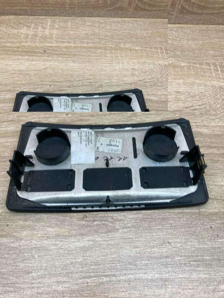 BMW 5 E60 E61 (2004 - 2010)  7153769 Отделка пепельницы