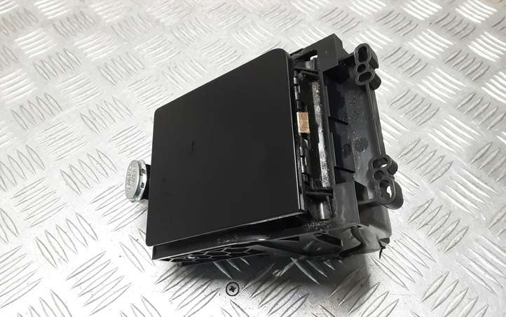 Land Rover Range Rover Velar (2017 - )  J8A213560BE Держатель чашки
