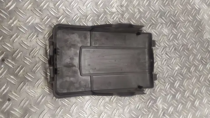 Volkswagen PASSAT B6 (2005 - 2010) 1K0915443A Крышка ящика аккумулятора — фото 5
