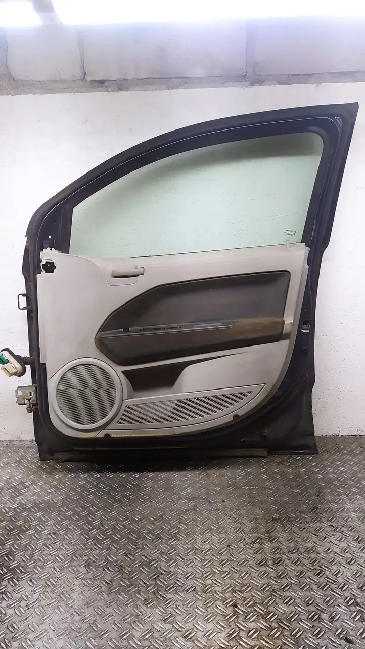 Dodge Caliber (2006 - 2012) Дверь — фото 6