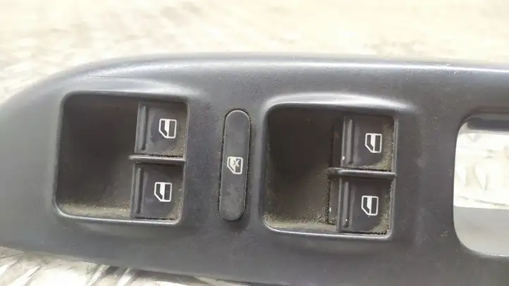 Skoda Octavia Mk2 (1Z) (2004 - 2013) 1Z1867171 Блок кнопок стеклоподъемников — фото 3