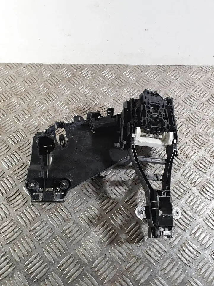 Volvo XC40 (2017 - ) 30747094 Крепление наружной ручки передней двери — фото 1