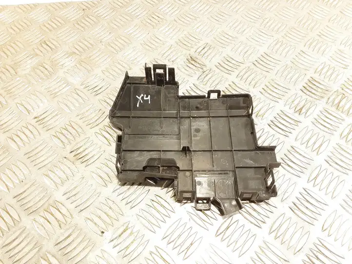 Volvo XC40 (2017 - ) 32265589 Крышка ящика аккумулятора — фото 2