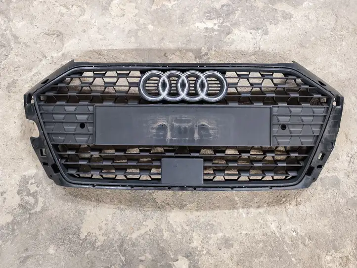 Audi A1 (2019 - ) 82A853653A Верхняя решетка радиатора — фото 1