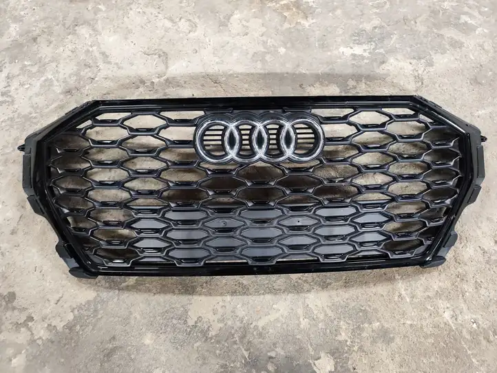 Audi Q3 F3 (2018 - ) 83F853651A Верхняя решетка радиатора — фото 1