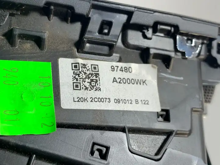 Kia Ceed (2012 - 2015) 84832A2000CR Центральный воздушный дефлектор — фото 6