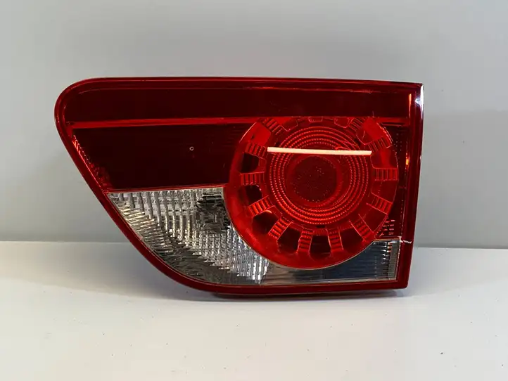 Seat Altea XL (2004 - 2015) 5P8945094D Задний фонарь в крышке багажника — фото 1