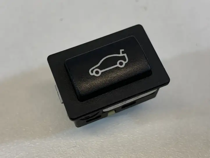 BMW 6 E63 E64 (2002 - 2010) 6921846 Кнопка закрытия багажника — фото 1