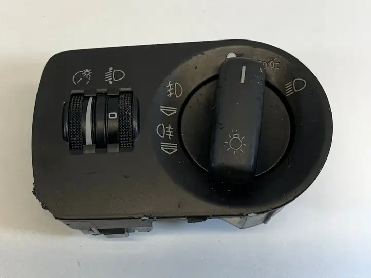 Audi A3/S3 8P (2004 - 2008) 8P1941531A Включатель фонарей — фото 1