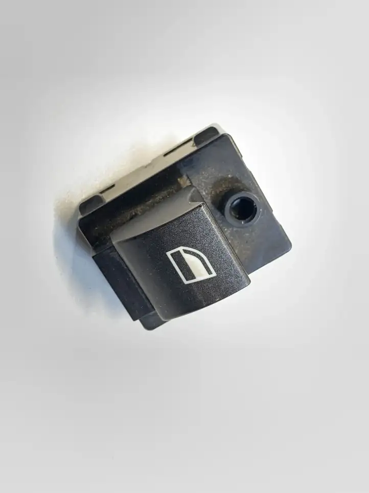 BMW 7 E65 E66 (2001 - 2008) 8379597 Кнопка стеклоподъемников — фото 1
