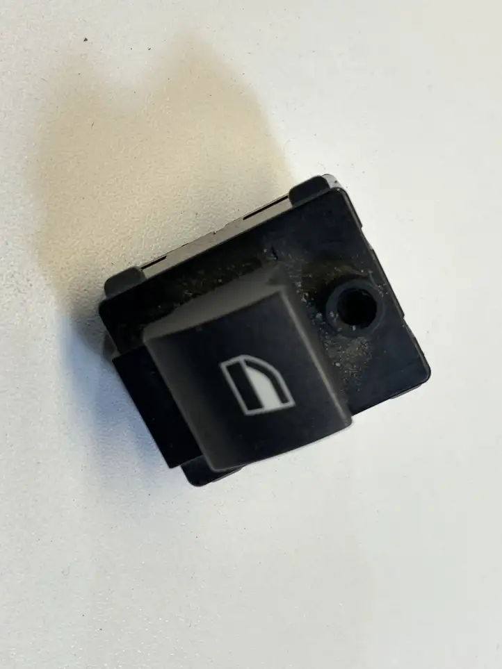 BMW 7 E65 E66 (2001 - 2008) 8379597 Кнопка стеклоподъемников — фото 1