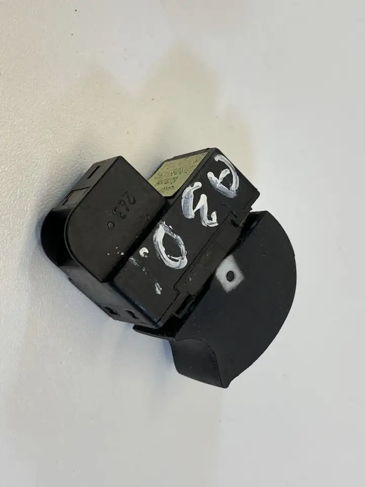 Audi A3/S3 8P (2004 - 2008) 8Z0959855B Кнопка стеклоподъемников — фото 3