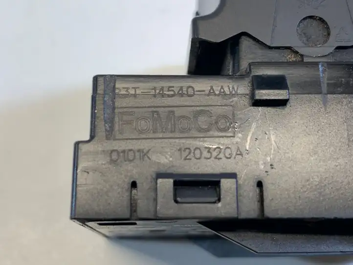 Ford Mustang V (2005 - 2014) DR3314A564AAW Кнопка стеклоподъемников — фото 2