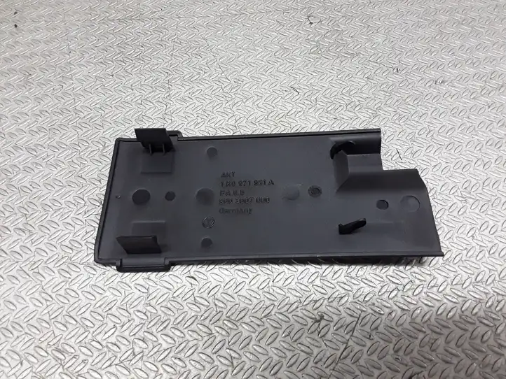 Volkswagen PASSAT B6 (2005 - 2010)  1K0971981 Другая деталь салона