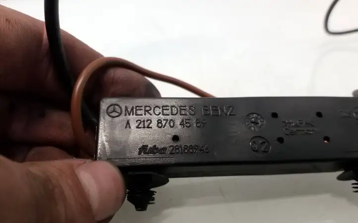 Mercedes-Benz E W212 (2009 - 2016) A2128704589 Усилитель антенны — фото 4
