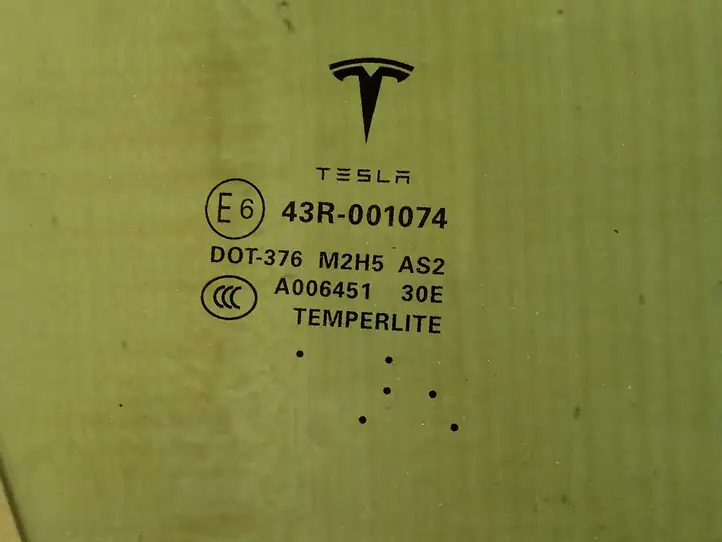Tesla Model S (2016 - 2021) Стекло передней двери — фото 2