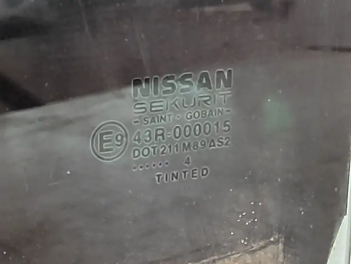 Nissan (2000 - 2006) 43R000015 Стекло задней двери — фото 3
