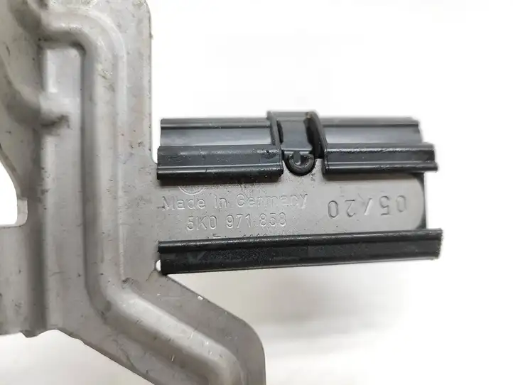 Audi Q2 (2016 - )  5K0971858 Другая деталь отсека двигателя