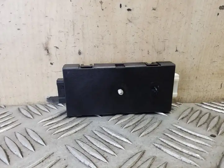 BMW 5 GT F07 (2010 - 2017)  6520915879604 Усилитель антенны