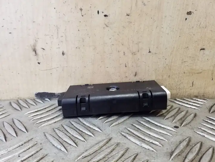 BMW 5 GT F07 (2010 - 2017)  6520915879604 Усилитель антенны